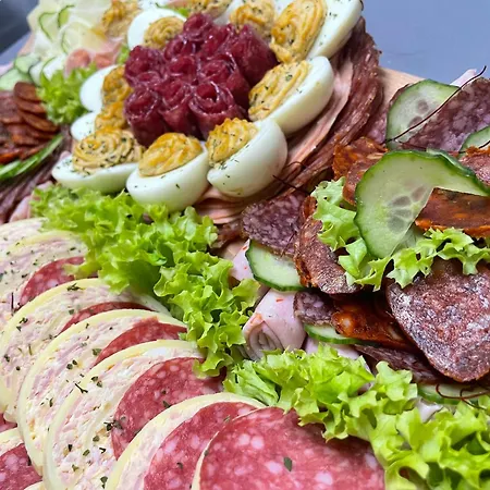 לינה וארוחת בוקר Dori 4*